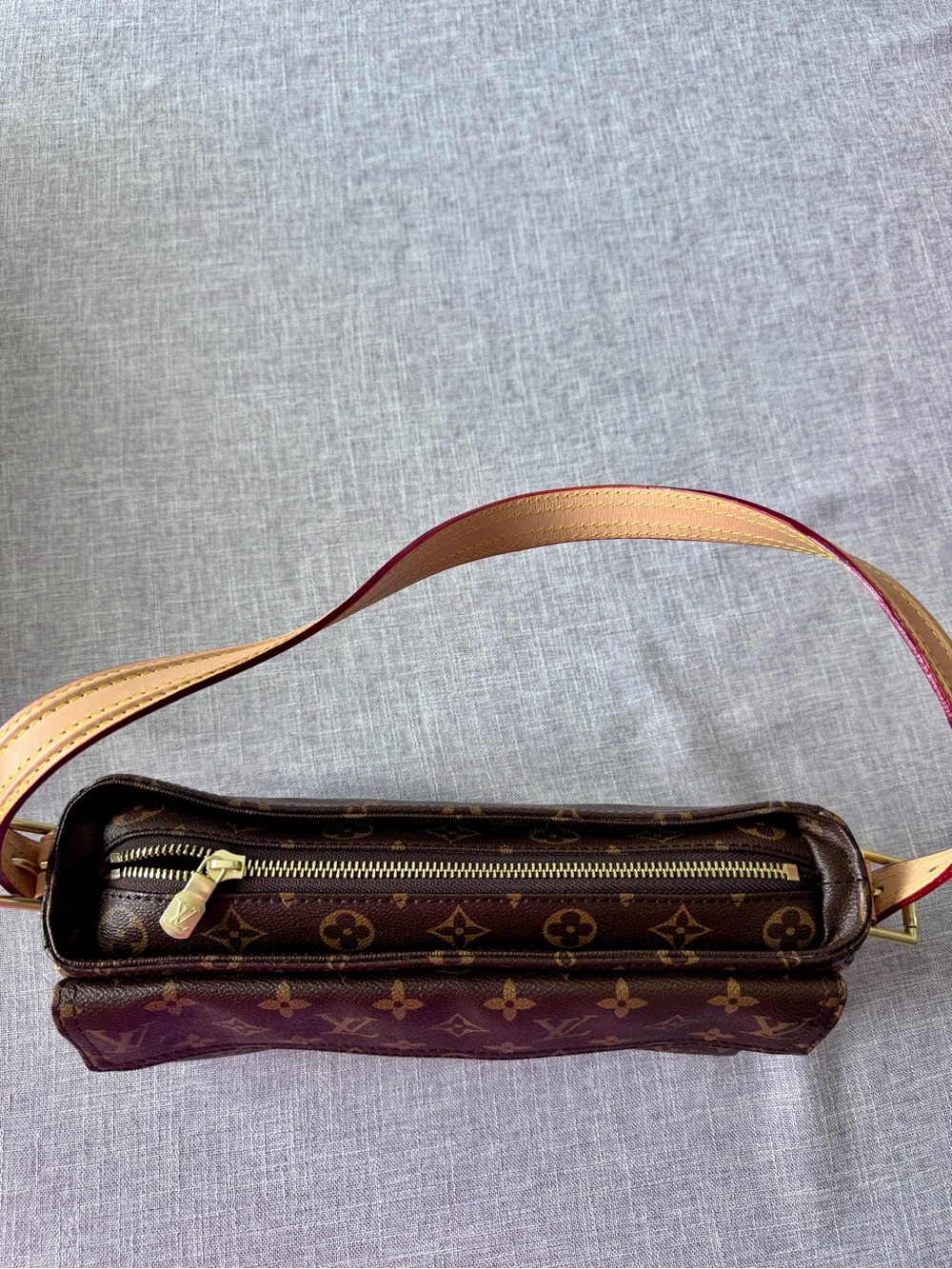 Louis Vuitton Style Monogram Shoulder Bag - Picture 4 of 6